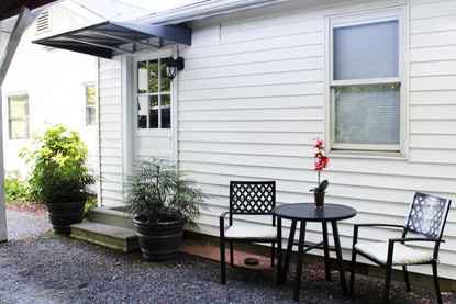 Side door and table